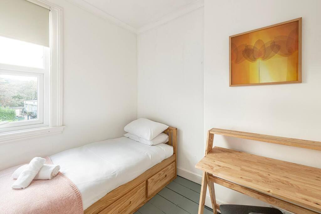 Two Bed House With Free Parking, Near Train St. Villa Bath Kültér fotó